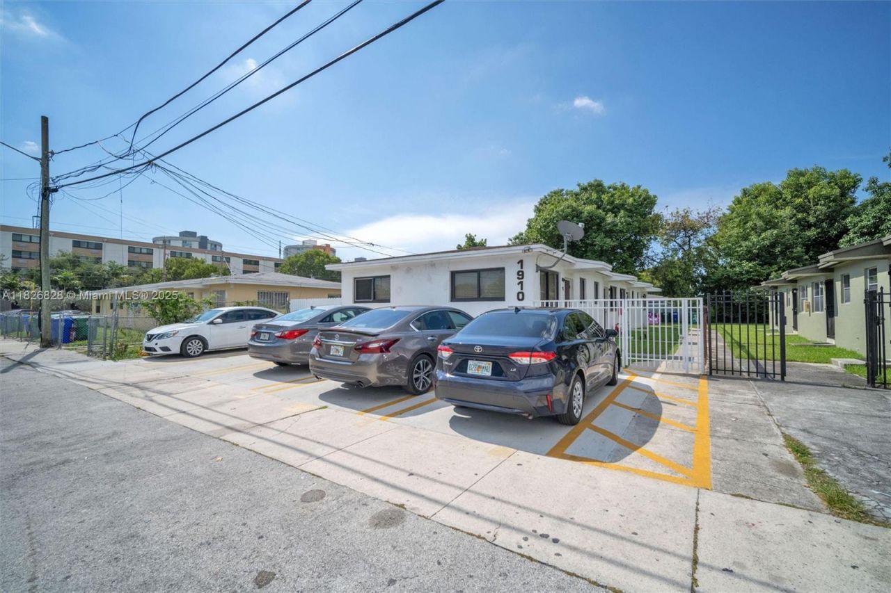 1910 NW 31st St, Miami, FL 33142 Photo