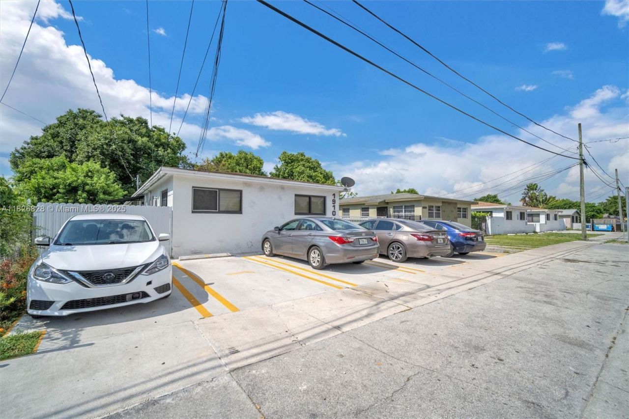 1910 NW 31st St, Miami, FL 33142 Photo
