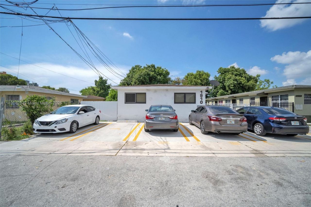 1910 NW 31st St, Miami, FL 33142 Photo