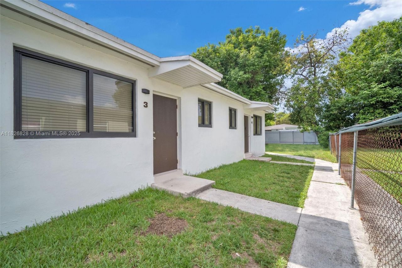 1910 NW 31st St, Miami, FL 33142 Photo