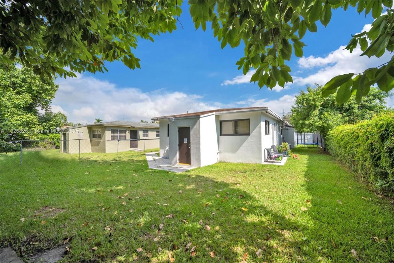 1910 NW 31st St, Miami, FL 33142 Photo