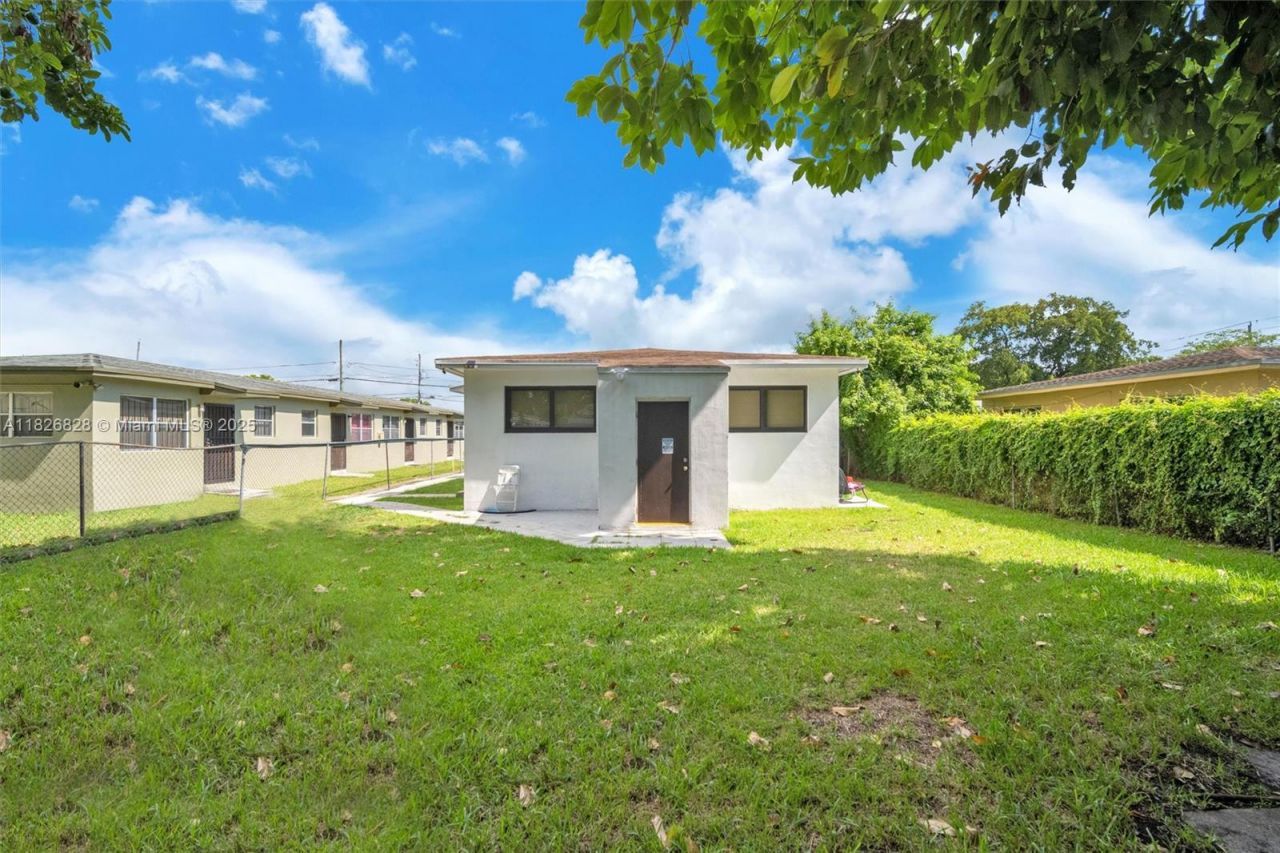 1910 NW 31st St, Miami, FL 33142 Photo