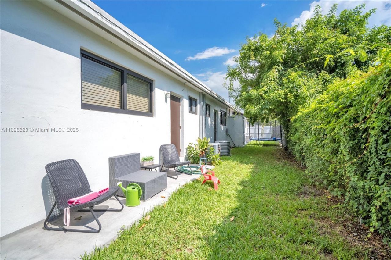 1910 NW 31st St, Miami, FL 33142 Photo