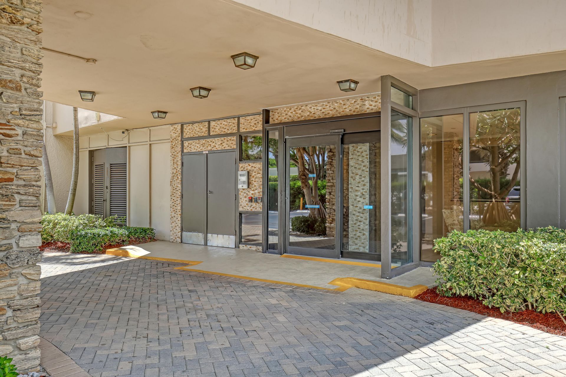 4200 N Ocean Drive, Unit 2-403, Singer Island, FL 33404 Photo