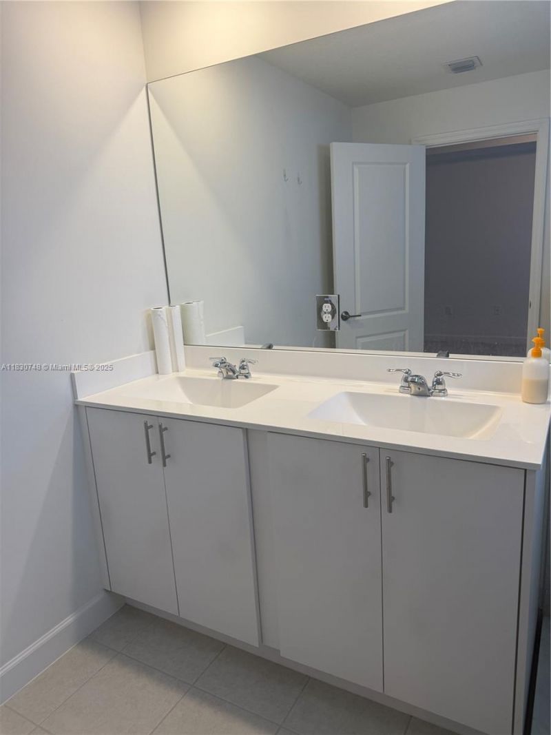 5145 SW 37th St, Pembroke Park, FL 33023 Photo