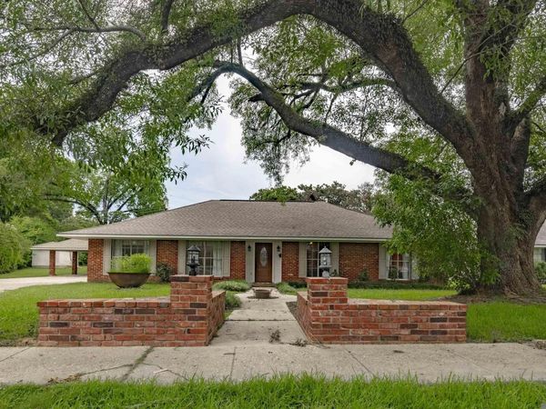 3616 S Lakeshore Ave, Baton Rouge, LA 70808