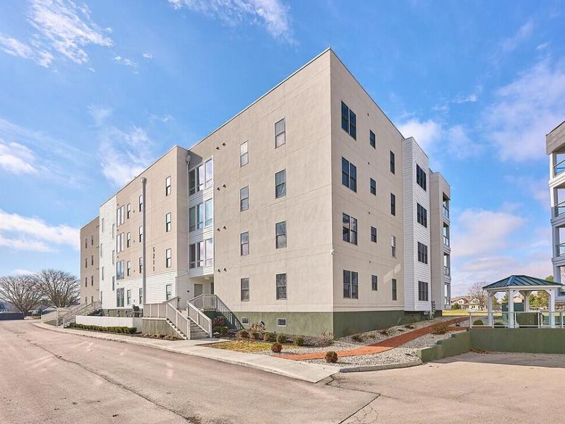 5211 Highpointe Lakes Drive, Unit 7105, Westerville, OH 43081 Photo 1