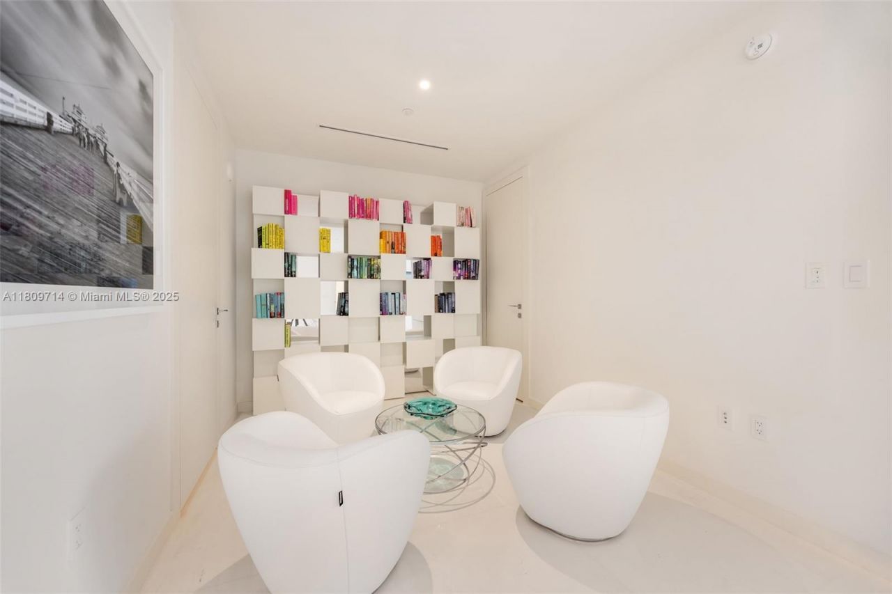 300 Biscayne Blvd Way, Unit 5205W, Miami, FL 33131 Photo