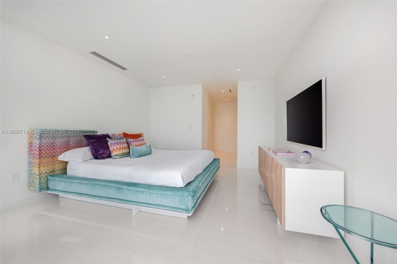 300 Biscayne Blvd Way, Unit 5205W, Miami, FL 33131 Photo