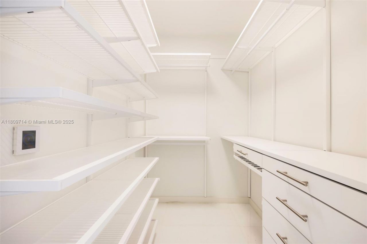 300 Biscayne Blvd Way, Unit 5205W, Miami, FL 33131 Photo