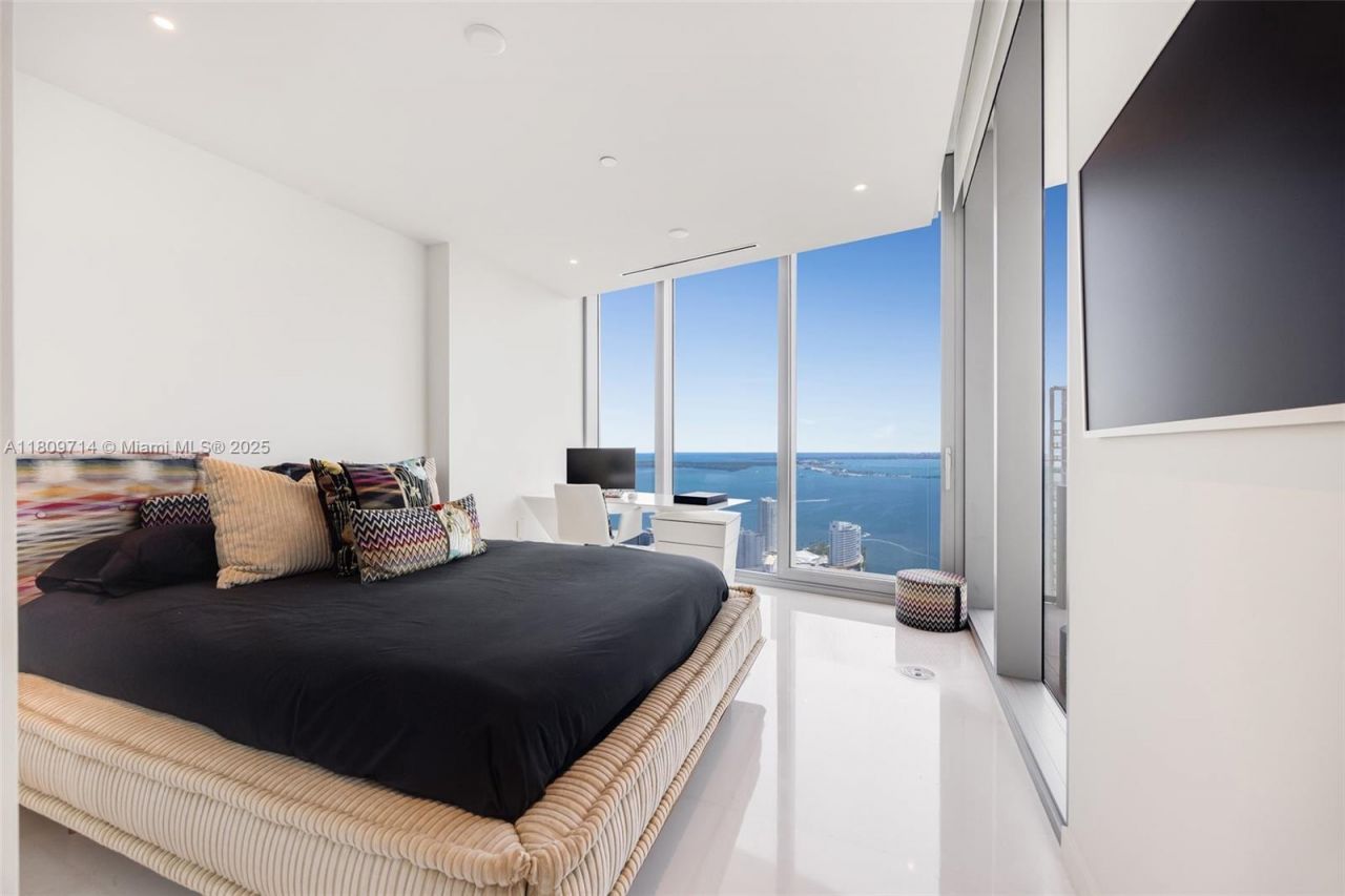 300 Biscayne Blvd Way, Unit 5205W, Miami, FL 33131 Photo