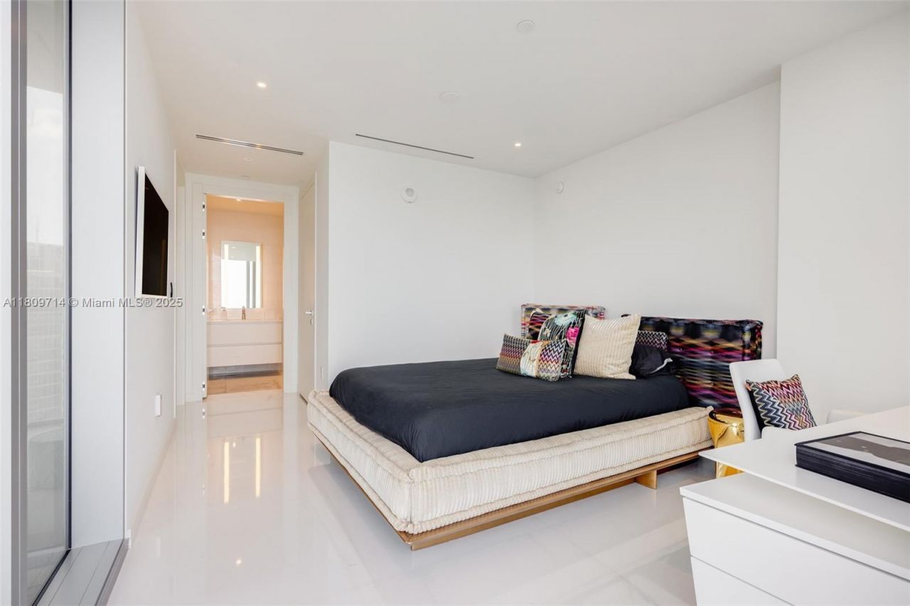 300 Biscayne Blvd Way, Unit 5205W, Miami, FL 33131 Photo