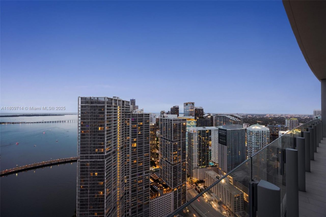 300 Biscayne Blvd Way, Unit 5205W, Miami, FL 33131 Photo