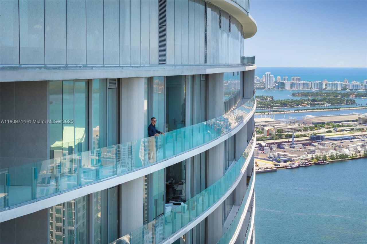 300 Biscayne Blvd Way, Unit 5205W, Miami, FL 33131 Photo