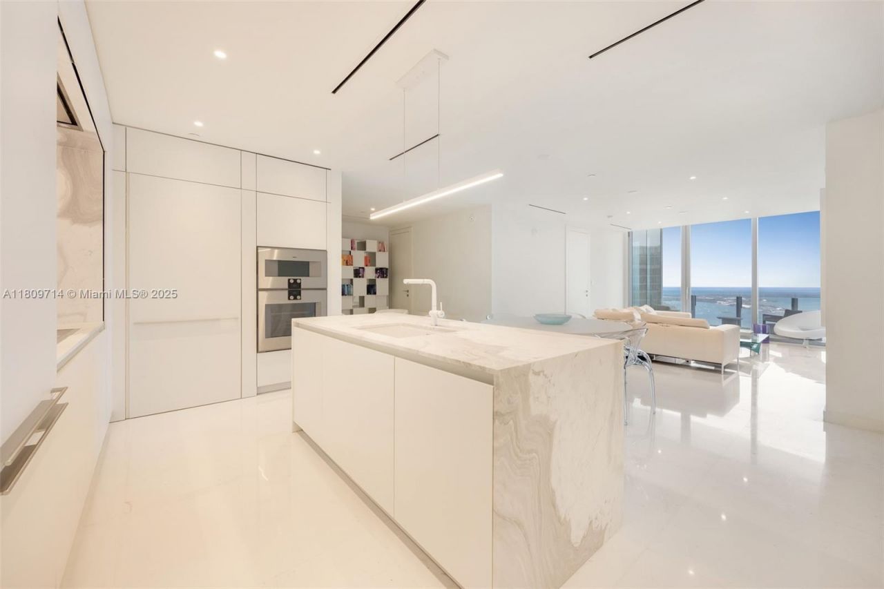 300 Biscayne Blvd Way, Unit 5205W, Miami, FL 33131 Photo