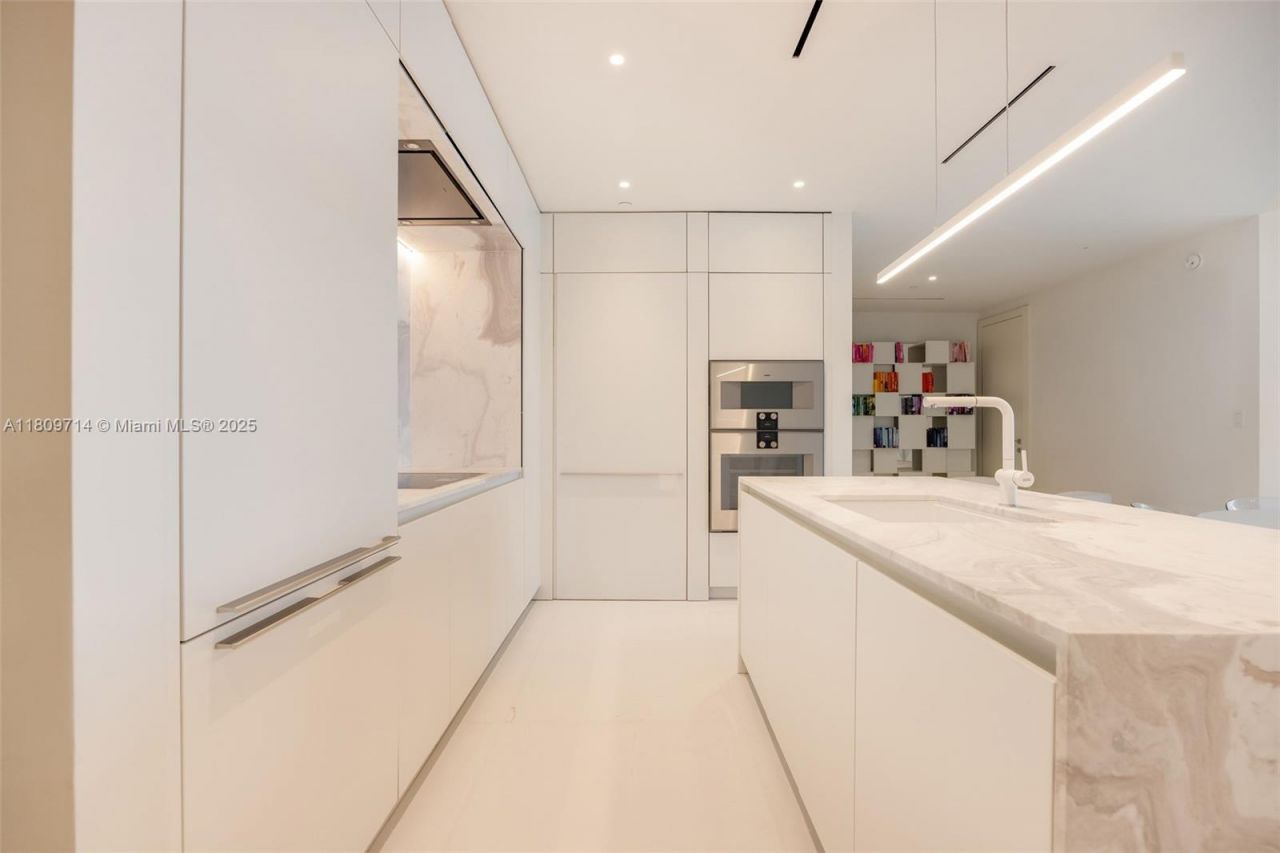 300 Biscayne Blvd Way, Unit 5205W, Miami, FL 33131 Photo