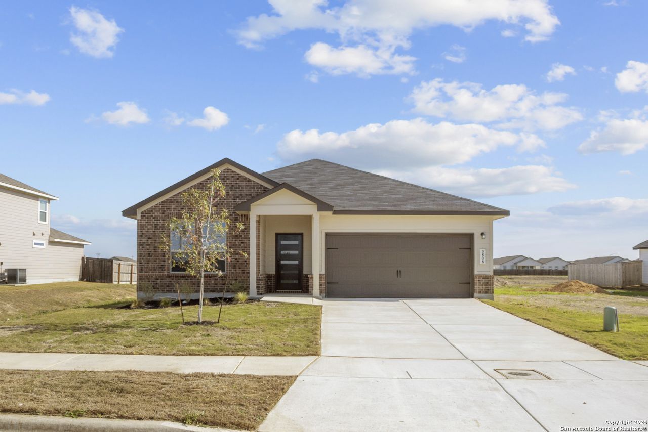3808 Isaac Dr, Seguin, TX 78155 Main Photo
