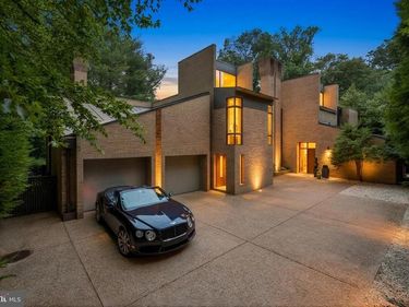 400 CHAIN BRIDGE, MCLEAN, VA 22101