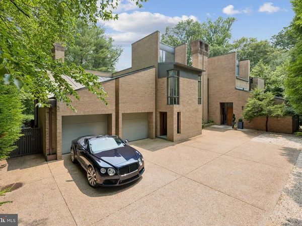 400 CHAIN BRIDGE, MCLEAN, VA 22101