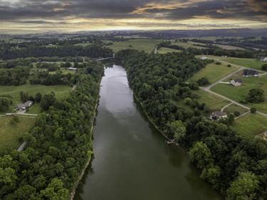 90 Meadow Point Drive, Lancaster, KY 40444