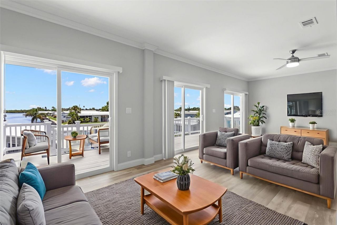 6924 Americana Drive Ne, Unit 167, Saint Petersburg, FL 33702 Photo