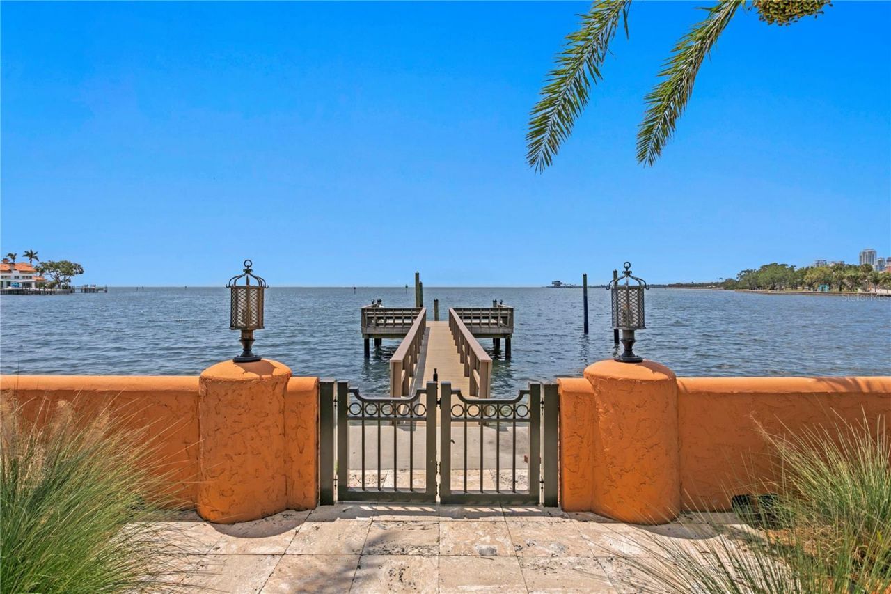 501 Brightwaters Boulevard Ne, Saint Petersburg, FL 33704 Photo