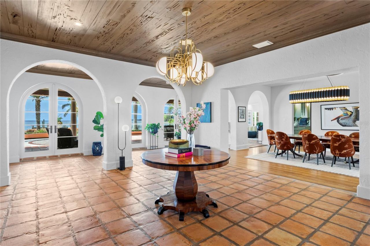 501 Brightwaters Boulevard Ne, Saint Petersburg, FL 33704 Photo