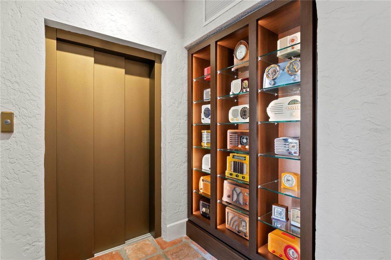 501 Brightwaters Boulevard Ne, Saint Petersburg, FL 33704 Photo