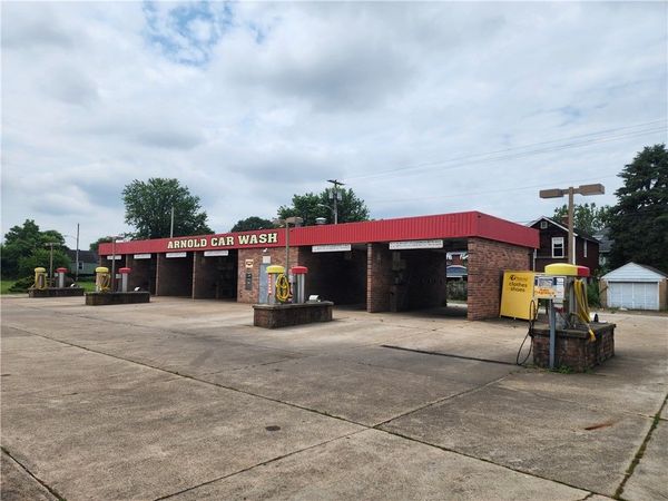 600 14th St, Arnold, PA 15068