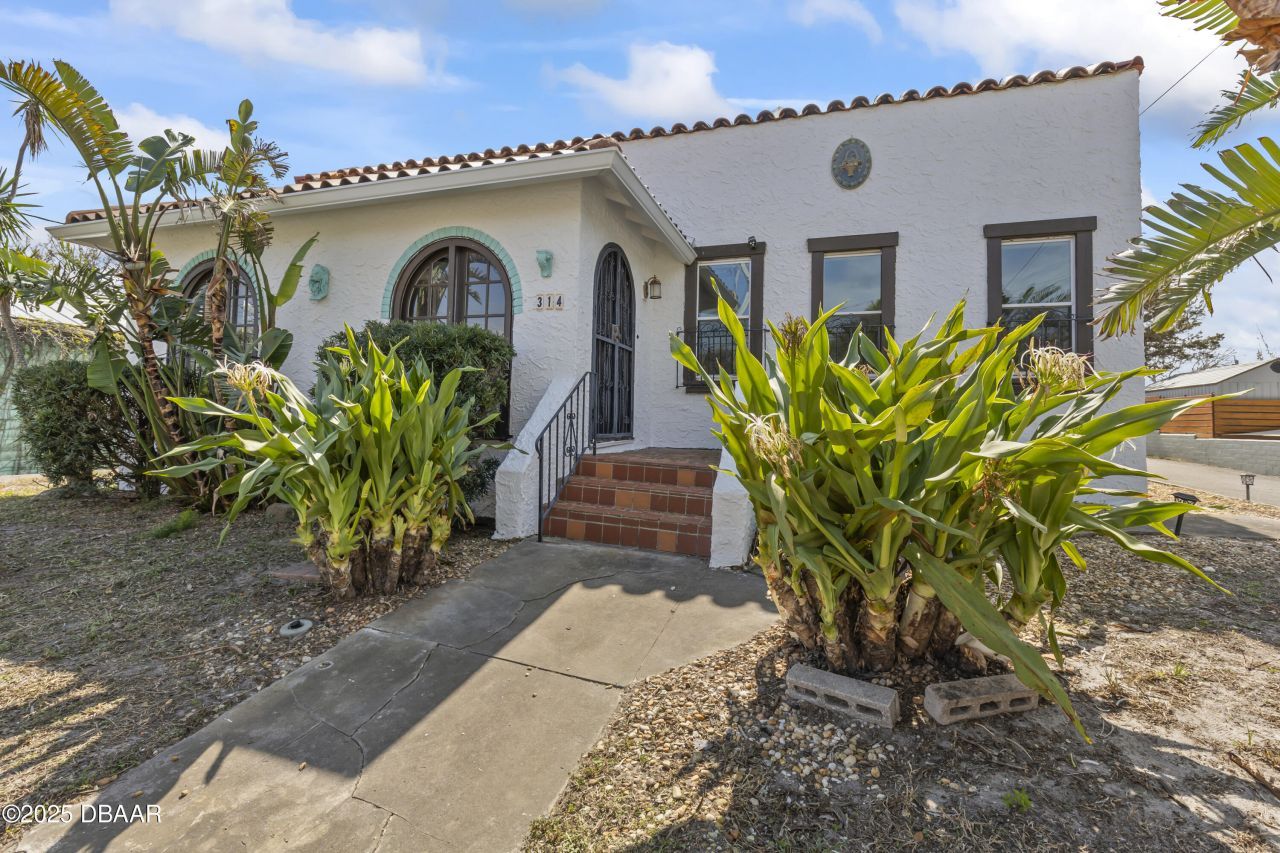 314 Lenox Avenue, Daytona Beach, FL 32118 Main Photo