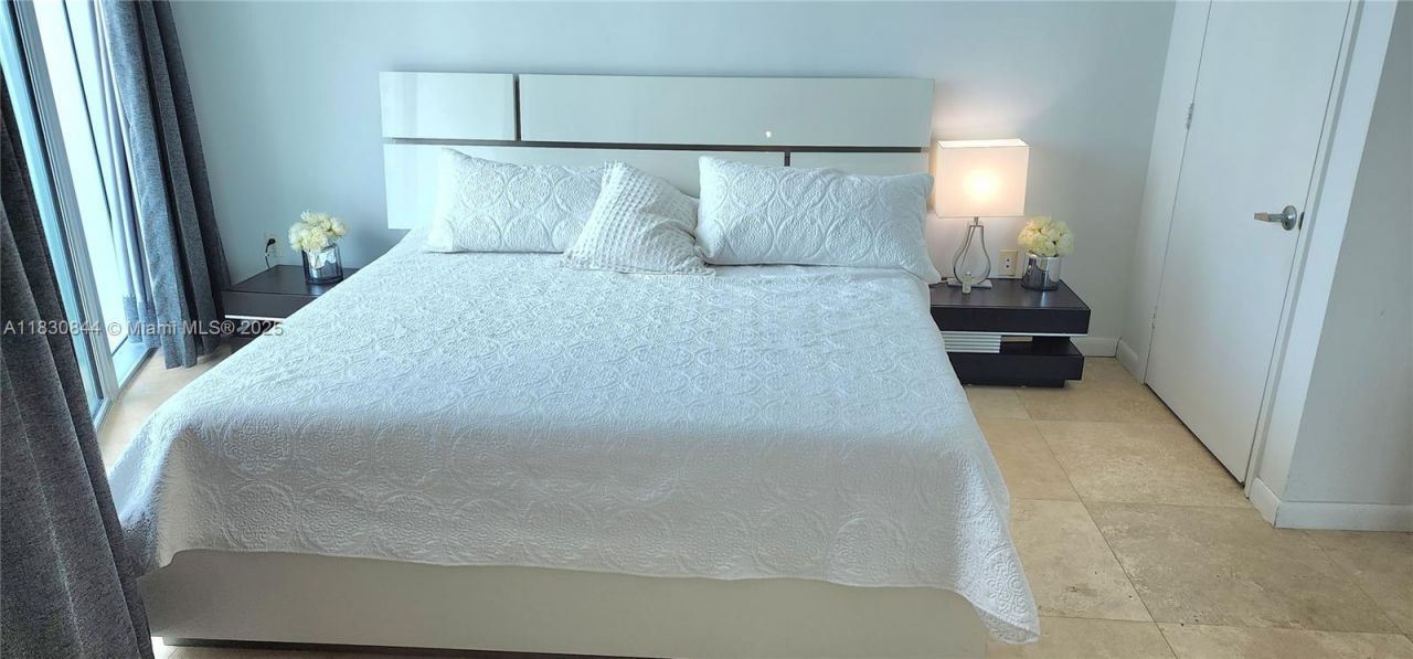 350 S Miami Ave, Unit 3214, Miami, FL 33130 Photo