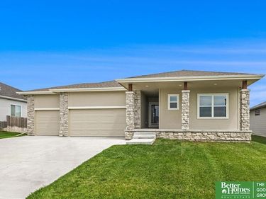 7900 Maxine Drive, Lincoln, NE 68516