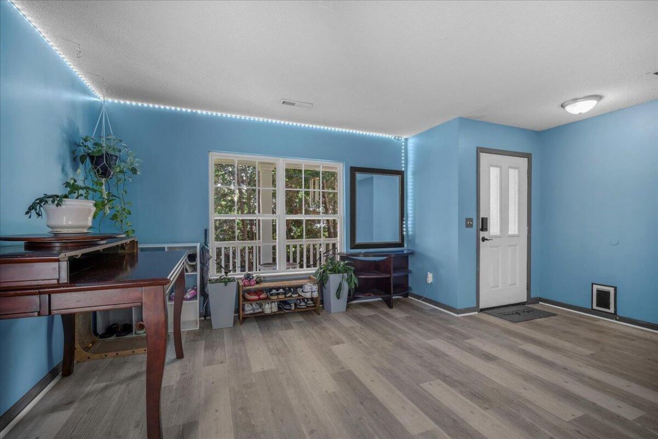 406 Brookfield Lane Photo 8