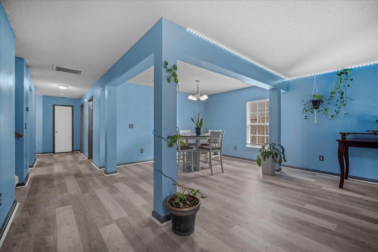 406 Brookfield Lane Photo 9