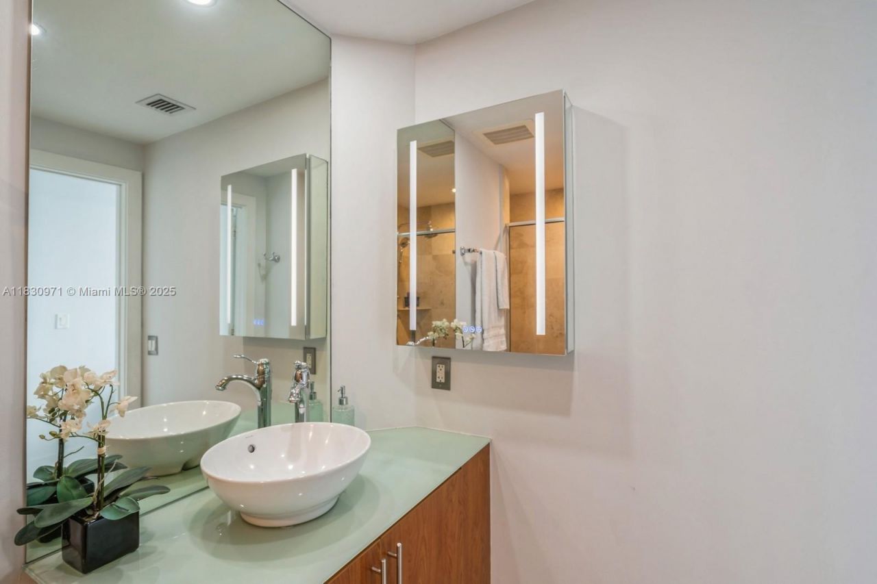 315 NE 3rd Ave, Unit 1602, Fort Lauderdale, FL 33301 Photo