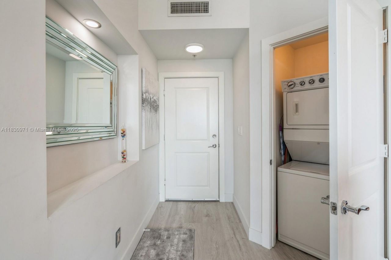 315 NE 3rd Ave, Unit 1602, Fort Lauderdale, FL 33301 Photo