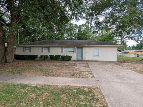 2425 Mchugh Rd, Baker, LA 70714