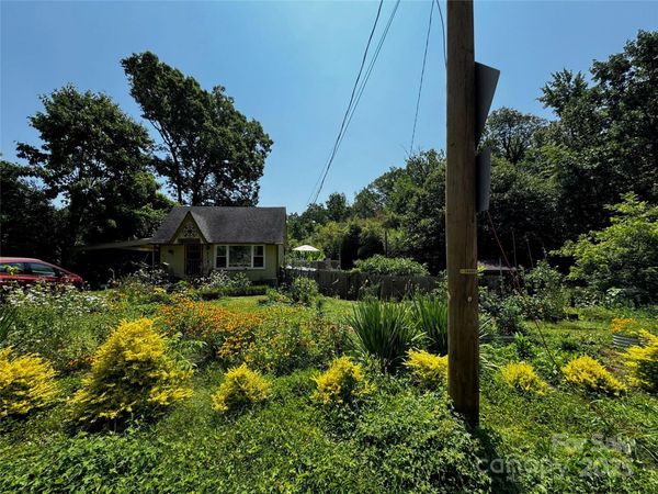 4124 Oakwood Road, Charlotte, NC 28269