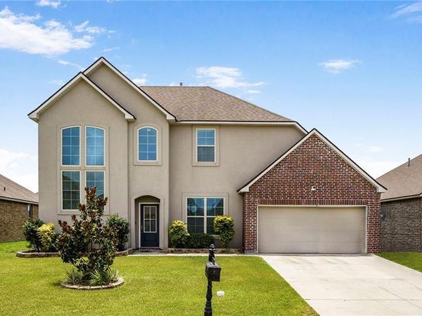 668 LAKESHORE VILLAGE Drive E, Slidell, LA 70461