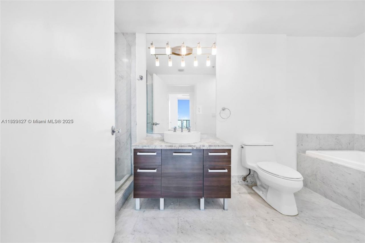 244 Biscayne Blvd, Unit 3704, Miami, FL 33132 Photo