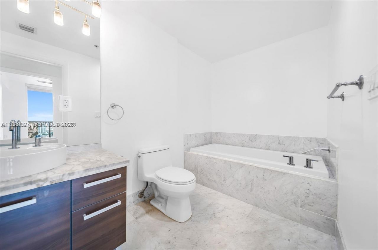 244 Biscayne Blvd, Unit 3704, Miami, FL 33132 Photo