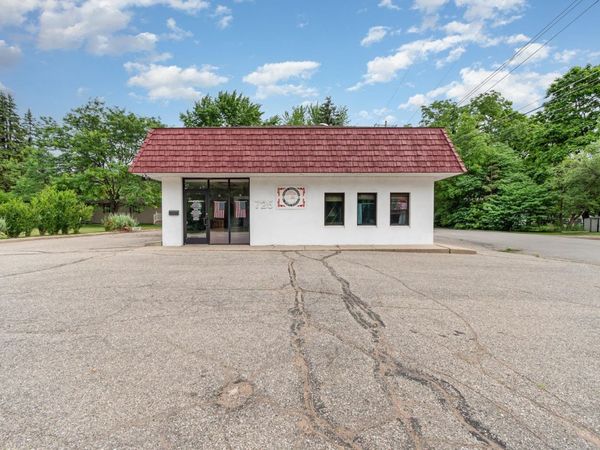 725 Center E, Ithaca, MI 48847