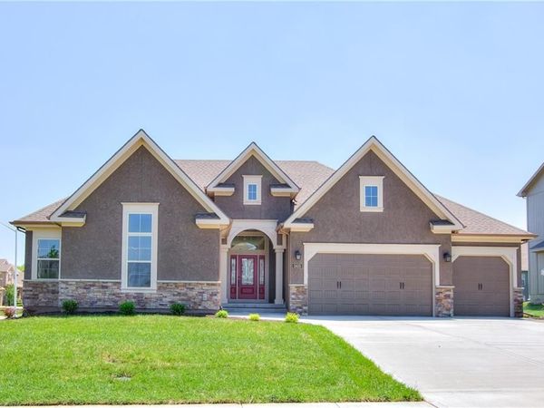 1605 NW 106th Terrace, Kansas City, MO 64155