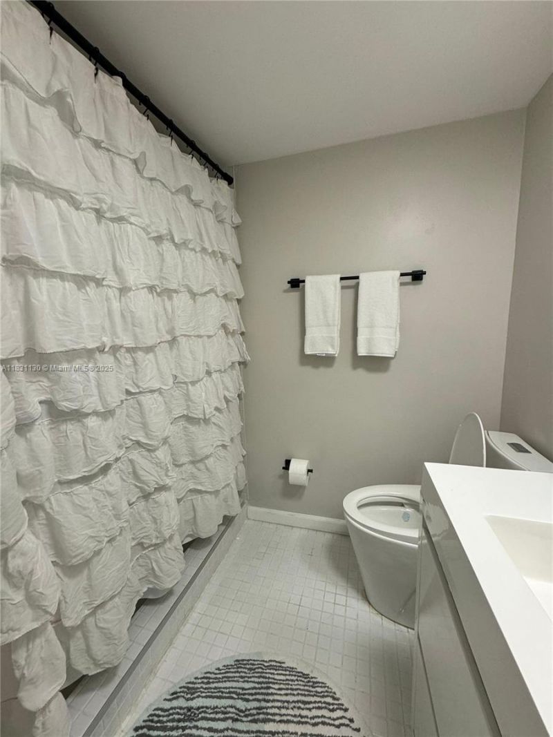 5700 Collins Ave, Unit 3C, Miami Beach, FL 33140 Photo