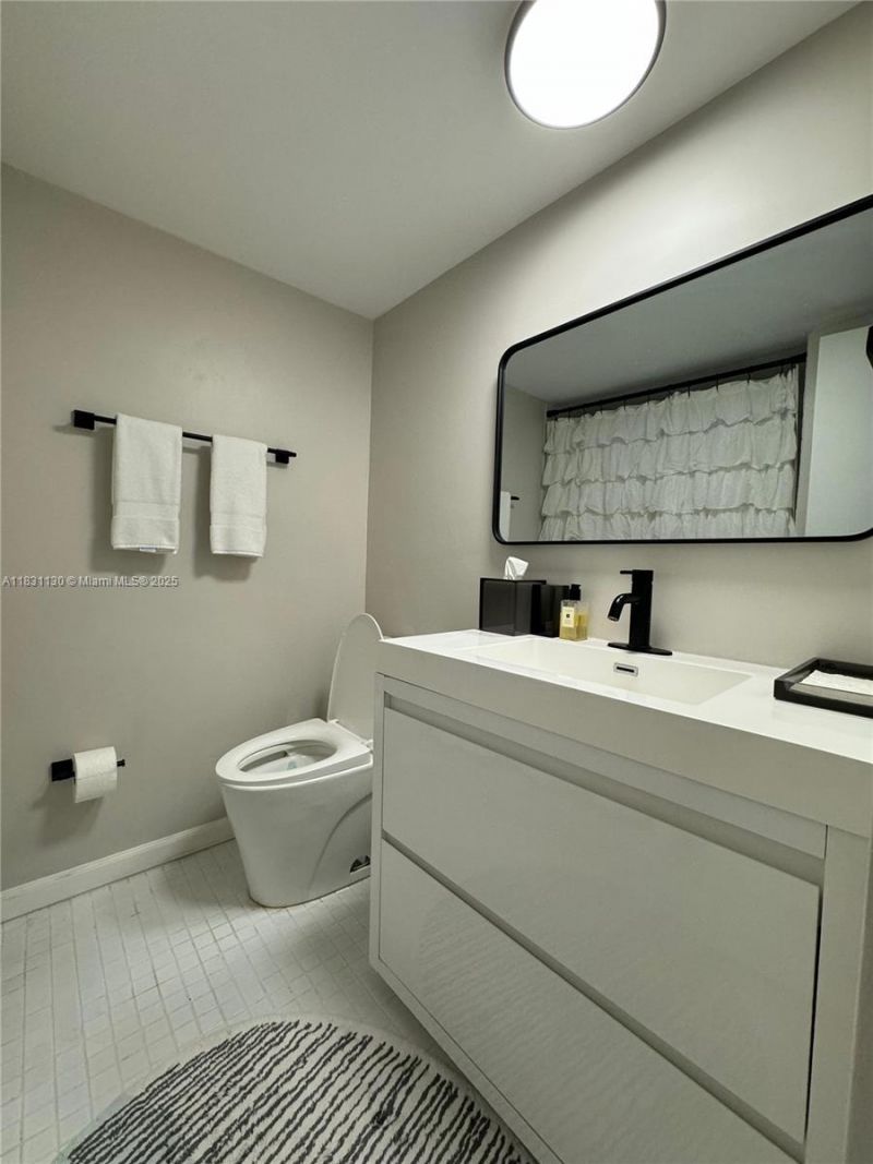 5700 Collins Ave, Unit 3C, Miami Beach, FL 33140 Photo