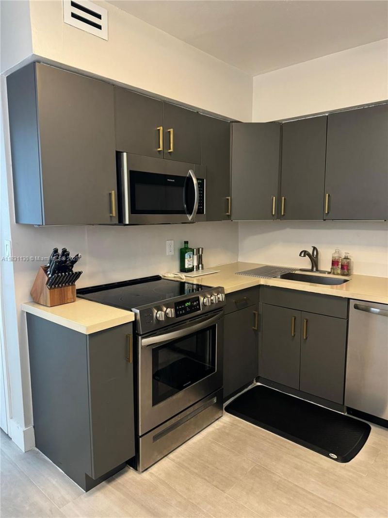 5700 Collins Ave, Unit 3C, Miami Beach, FL 33140 Photo