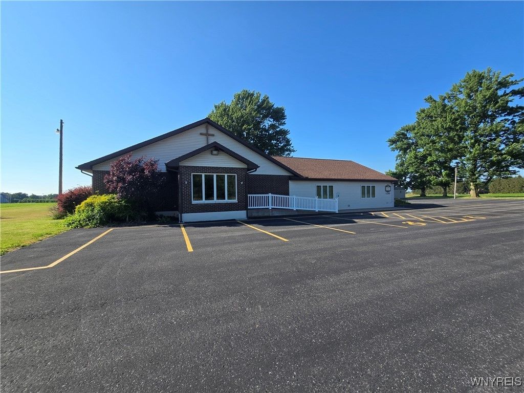 11945 Million Dollar Highway, Medina, NY 14103 Main Photo