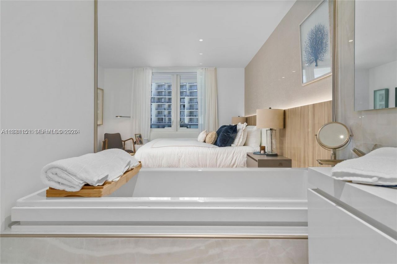 2301 Collins Ave, Unit 407, Miami Beach, FL 33139 Photo