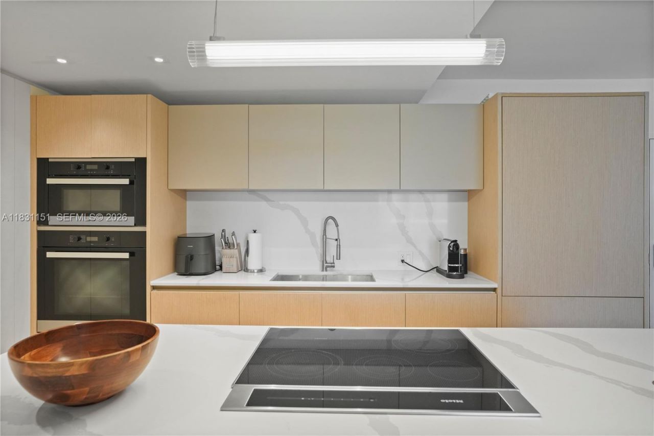 2301 Collins Ave, Unit 407, Miami Beach, FL 33139 Photo