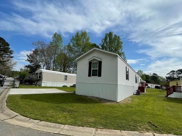 390 Malibu Drive, Fayetteville, GA 30214